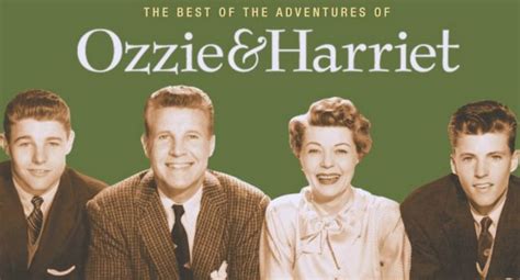 ¡Ozzie and Harriet es una comedia familiar que cautiva con sus personajes entrañables y reflejos de la vida americana!