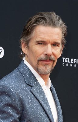 ¿Quieres revivir la magia de los 90 con una aventura espacial y un carismático Ethan Hawke?